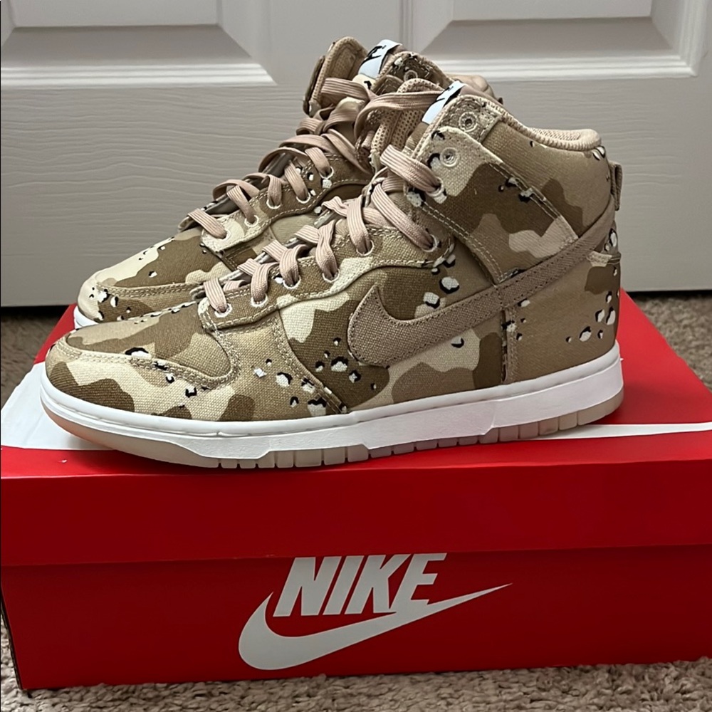 BRAND NEW Nike Camo High-Top Sneakers Size 8 Women’s